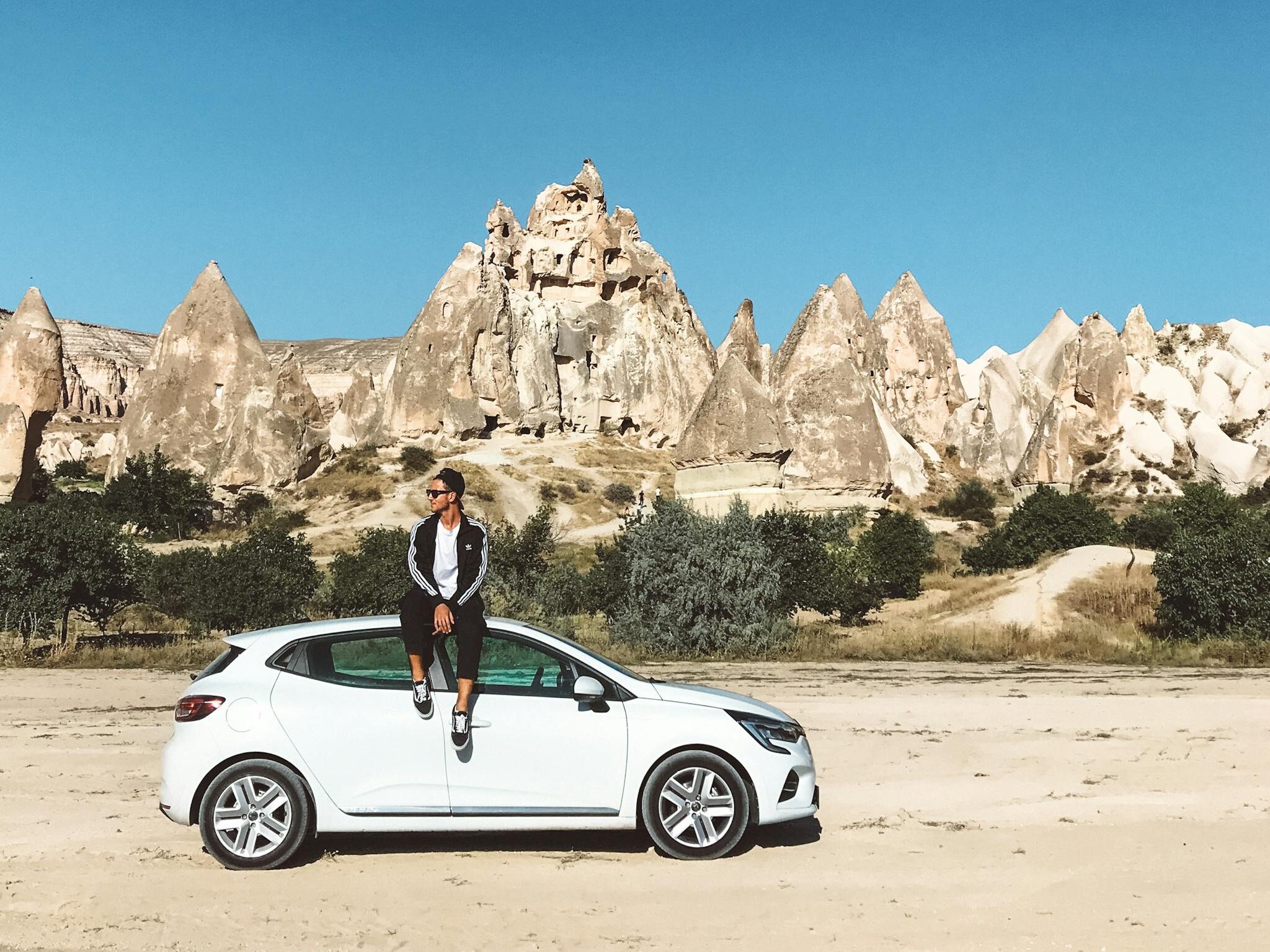 Solo Travel for Beginners: Complete Guide to Traveling Alone 6 first time solo trip